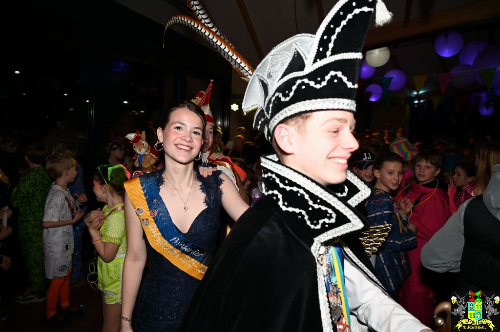 ../Images/Jeugddisco Glow in the Dark 027.jpg